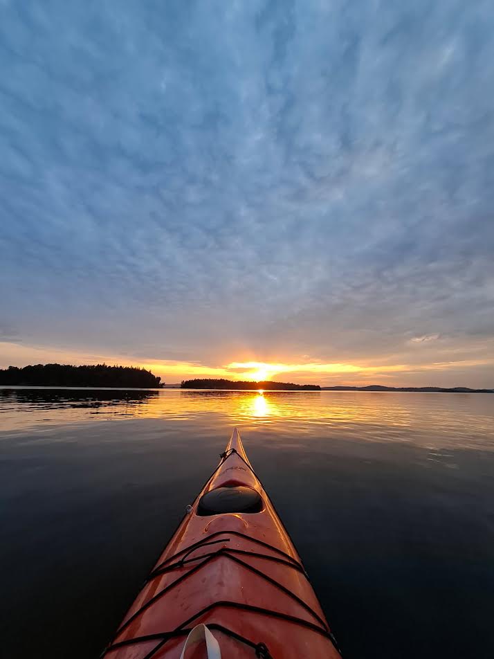 Solnedgång från kajak på Norsesunds sjö
